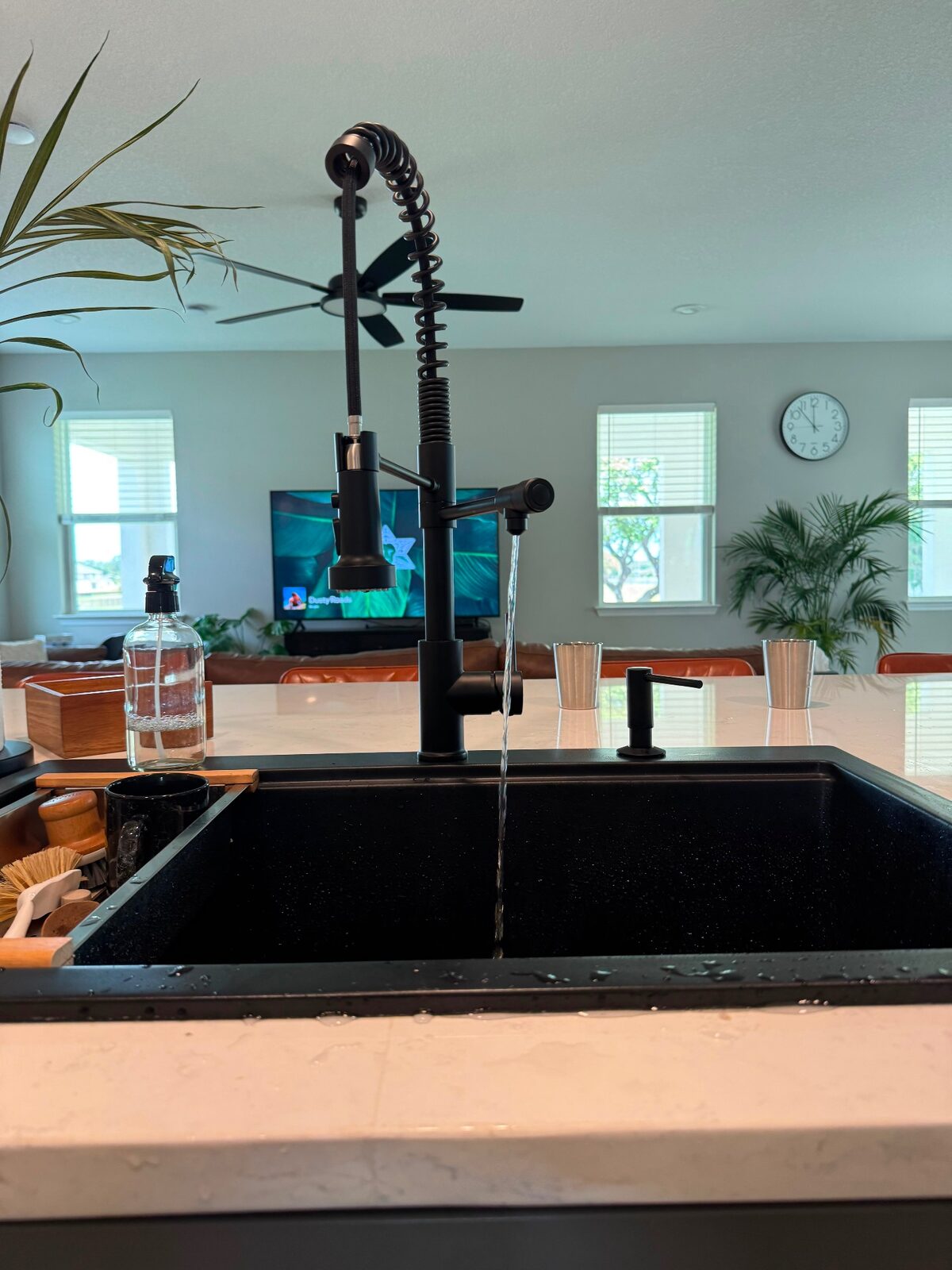 Champagne spring faucet · window install